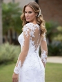 Bride's long sleeved wedding dress with small tail